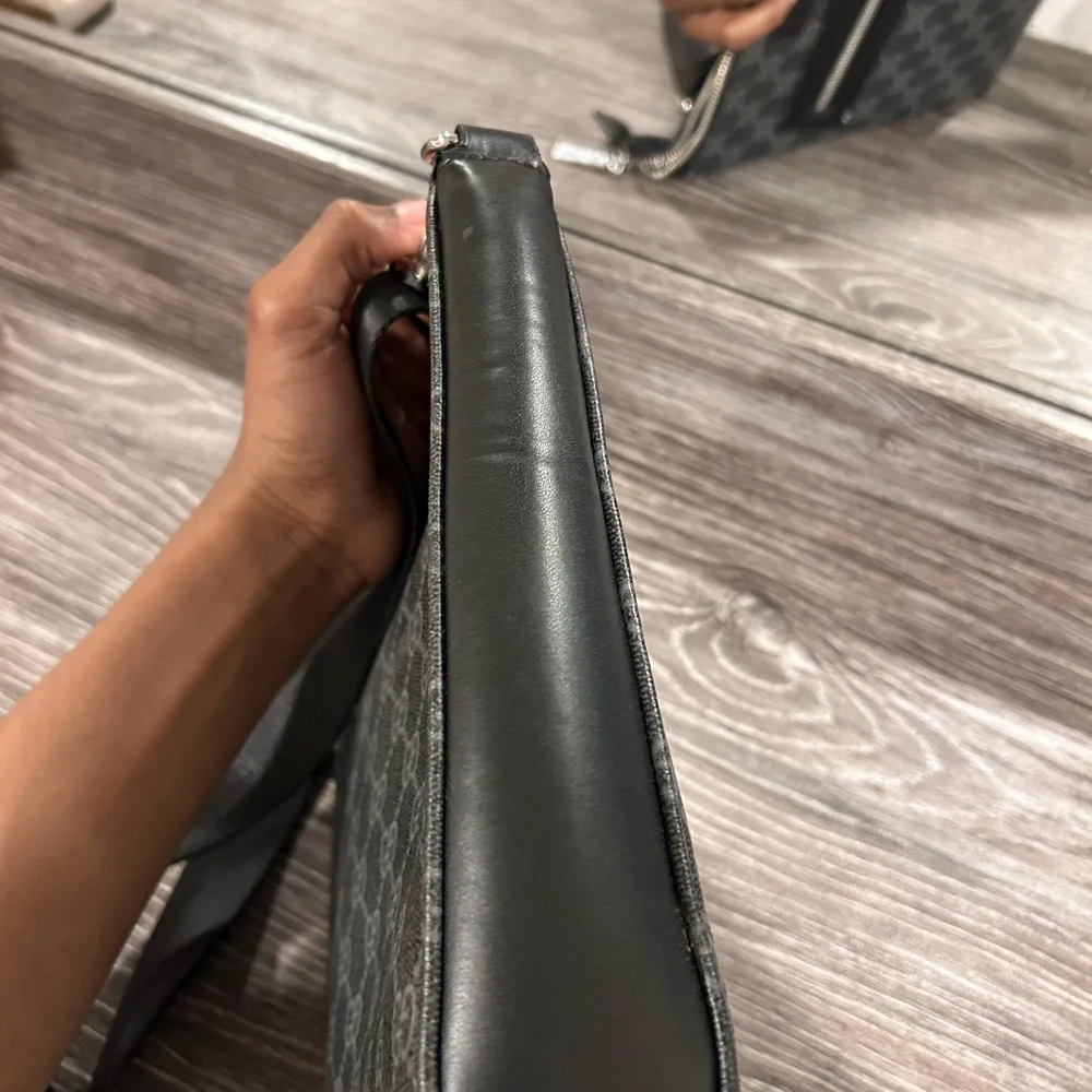 A Black/silver messenger gucci bag - Picture 2 of 5